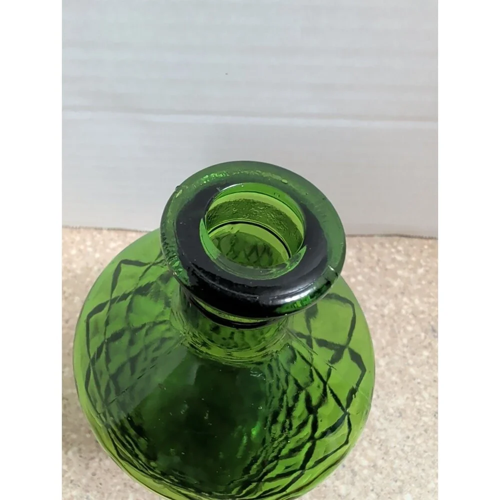 Vintage Green Glass Decanter Diamond Pattern Made in Taiwan 9